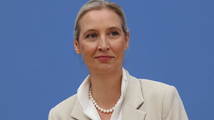 Alice Weidel: Ζει με τη σύντροφό της από τη Σρι Λάνκα και έχουν δύο παιδιά - Ποια είναι η επικεφαλής του AfD της Γερμανίας