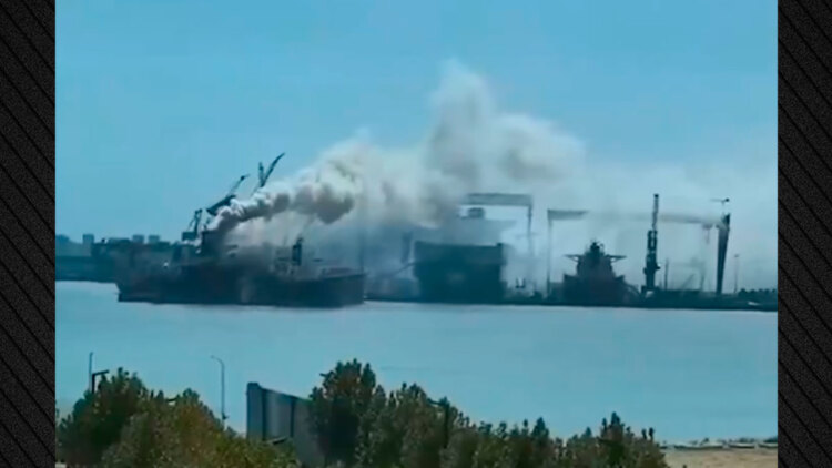 Τουλάχιστον 20 νεκροί σε πυρκαγιά που ξέσπασε σε ξένο φορτηγό πλοίο σε λιμάνι της Κίνας 
