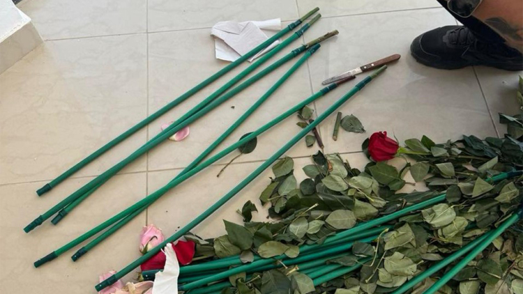 Εξι συλλήψεις για τα 84 κιλά κοκαϊνης που ήταν κρυμμένα σε ψεύτικα τριαντάφυλλα