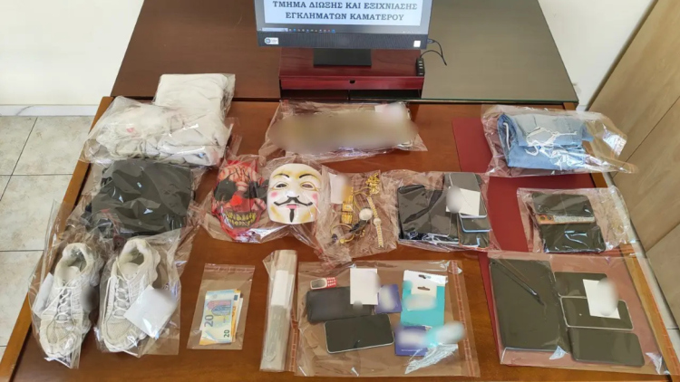 Χειροπέδες σε μέλη σπείρας στην Φυλή που παρίσταναν τους υπαλλήλους εταιρείας ρεύματος με λεία άνω των 250.000 ευρώ
