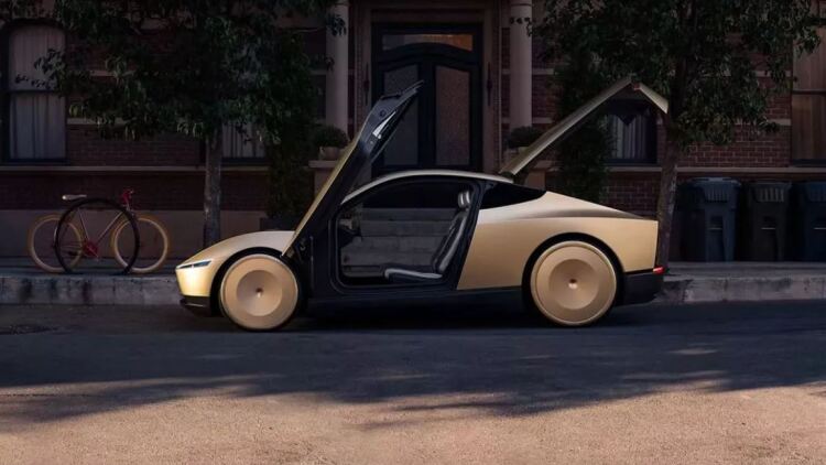 Video: Μπήκε μπροστά σε Tesla για να δει αν θα φρενάρει!
