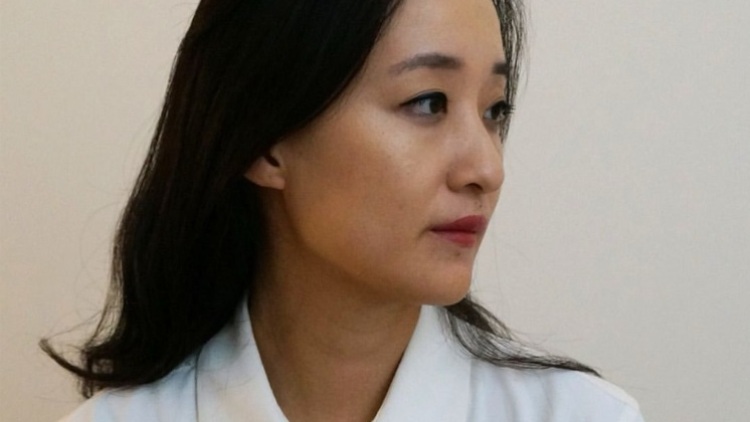 Catherine Cho: «Έπαθα επιλόχειο ψύχωση μετά τη γέννηση του γιου μου και έγραψα βιβλίο γι' αυτό»
