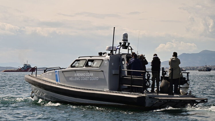Εντοπίστηκαν 80 μετανάστες σε λέμβο νότια της Κρήτης
