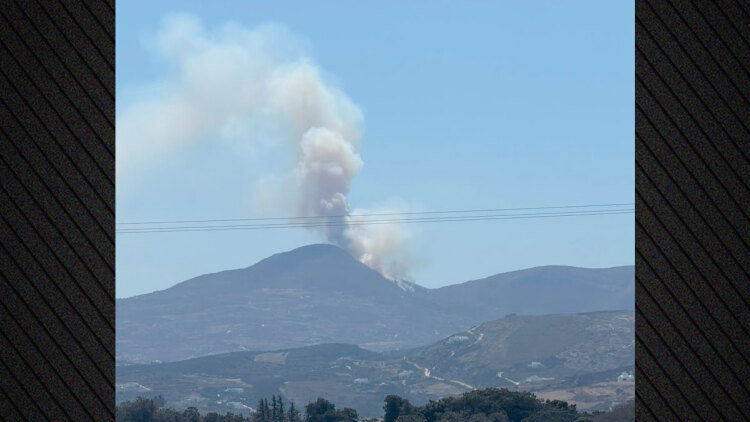 Φωτιά στις Λεύκες της Πάρου, σπεύδουν δυνάμεις της πυροσβεστικής από Νάξο και Σύρο