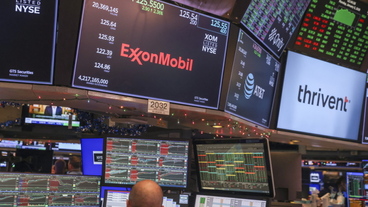Στο κόκκινο η Wall Street: Τριπλή πίεση από AI, Μέση Ανατολή και Fed