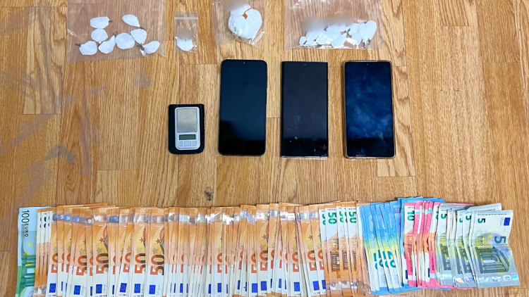 Τρεις συλλήψεις για διακίνηση ναρκωτικών στην Αττική
