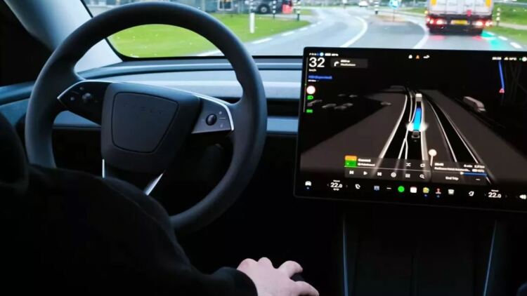 Σάλος με οδηγούς των Tesla που κοιμούνται εν κινήσει
