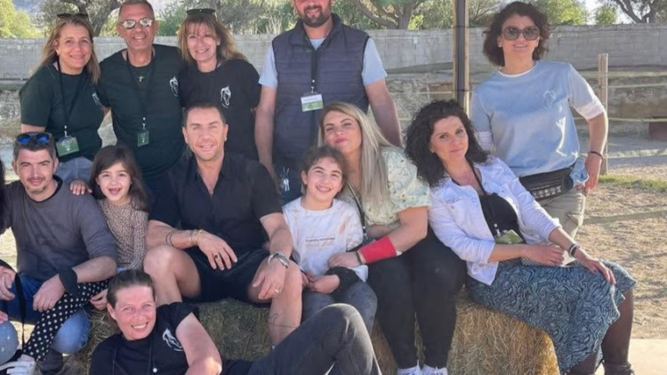 Γιώργος Μαζωνάκης: Η άγνωστη ιστορία του από τον Ελληνικό Σύλλογο Προστασίας Ιπποειδών – Είχε υιοθετήσει πέντε άλογα

