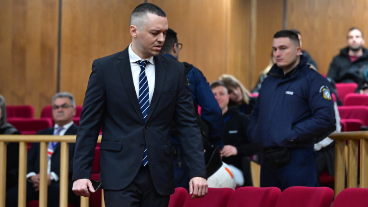 Δικηγόρος Κασιδιάρη: Ο πελάτης μου μιλάει ήδη με ανεξάρτητους βουλευτές από τους «Σπαρτιάτες» και τη «Νίκη»

