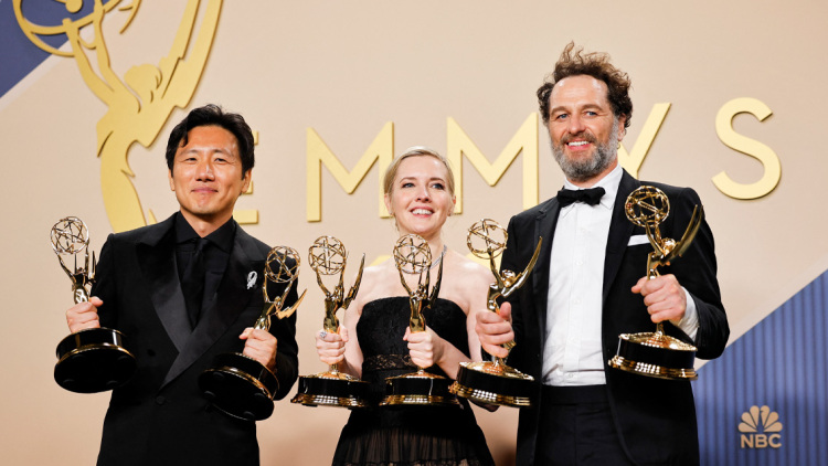 Emmy: Το «Widow’s Bay» σάρωσε με 14 βραβεία – Το «The Pitt» η καλύτερη δραματική σειρά με ρεκόρ υποψηφιοτήτων 