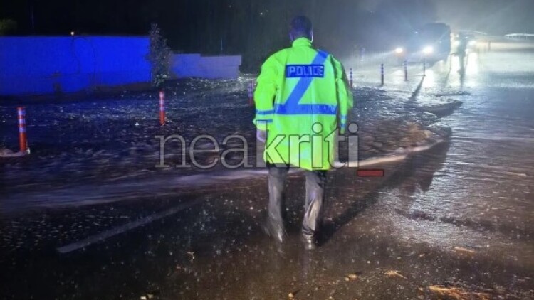 Προβλήματα στην κυκλοφορία μετά από κατολίσθηση στον ΒΟΑΚ στο ρεύμα Ηράκλειο προς Ρέθυμνο, δείτε βίντεο και φωτογραφίες