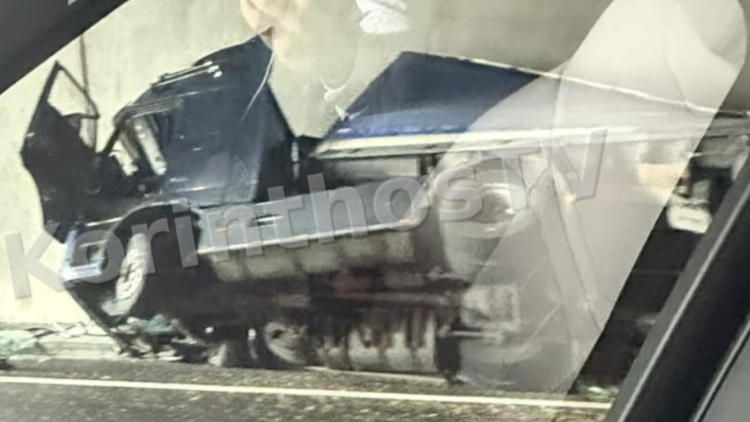  Εκτροπή νταλίκας στο τούνελ της Κακιάς Σκάλας στην Αθηνών - Κορίνθου, δείτε φωτογραφίες 
