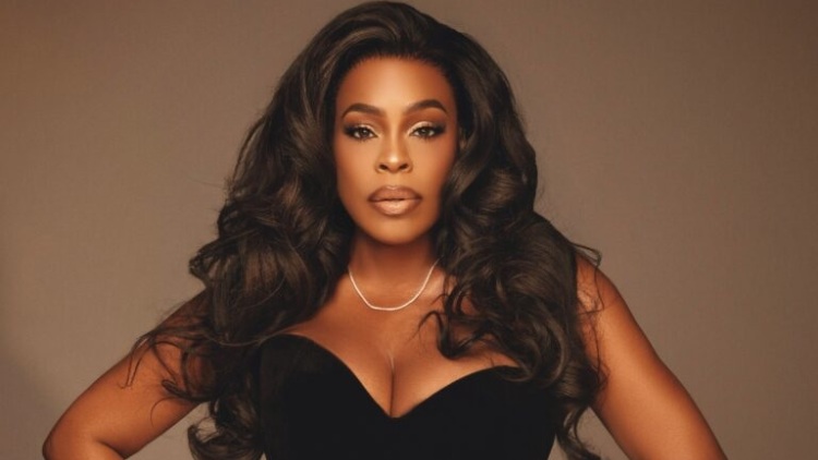 H βραβευμένη με EMMY ηθοποιός Niecy Nash-Betts στο 8ο Marie Claire Power Trip: Μια φωνή με διάρκεια, δύναμη και σκοπό

