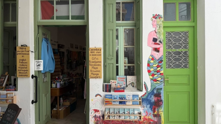 Βανδάλισαν το βιβλιοπωλείο «Captain Book» στην Απείρανθο της Νάξου, η νέα εικόνα του μετά την παρέμβαση κατοίκων του νησιού