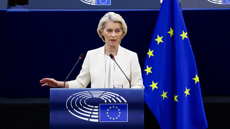 «Πέθαναν ως ήρωες»: Η φον ντερ Λάιεν απέτισε φόρο τιμής στον Έλληνα και τον Δανό πιλότο που σκοτώθηκαν στις φωτιές στην Ελλάδα