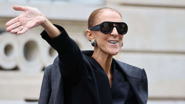 Celine Dion: Ο αυθόρμητος χορός της έξω από ξενοδοχείο στο Παρίσι
