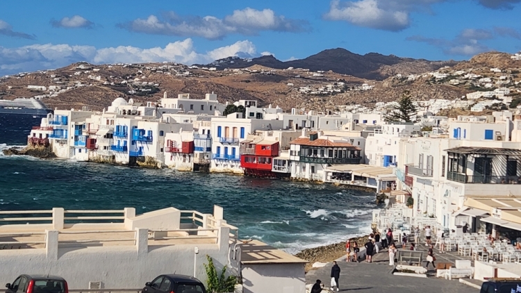 Υπό αστυνομική φρούρηση η Πολεοδομία Μυκόνου: Εισαγγελικός έλεγχος στα αρχεία της ΥΔΟΜ