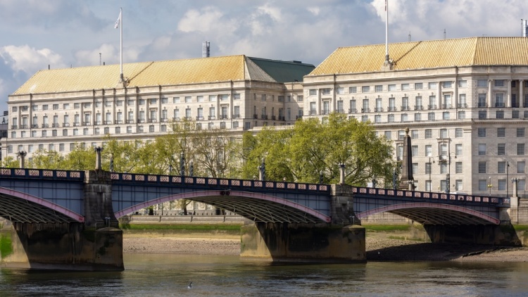MI5: Παραδέχθηκε ότι έδωσε ψευδή στοιχεία σε δικαστήρια για υπόθεση νεοναζί πληροφοριοδότη