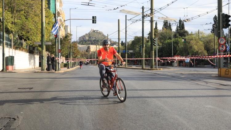 Χωρίς αυτοκίνητα η οδός ΑΘηνάς: 24 ώρες γιορτής στο κέντρο της πόλης με μουσική, σινεμά και ποδήλατο
