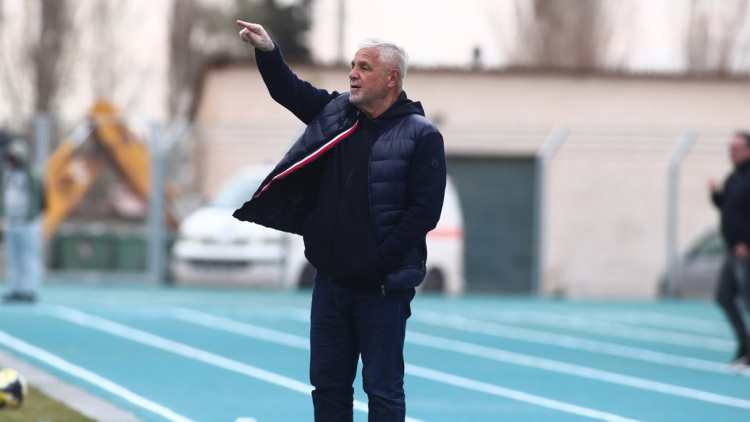 Άντεξε τρεις αγωνιστικές στον πάγκο του Πανσερραϊκού ο Βοσνιάδης που παραιτήθηκε 