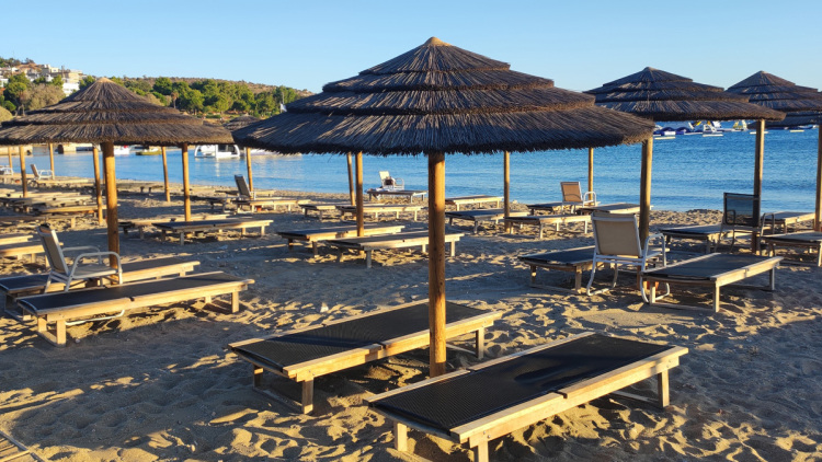 Για θανατηφόρα σωματική βλάβη συνελήφθη ο 76χρονος μετά τον καβγά με τον 82χρονο στη Βουλιαγμένη: Υποστηρίζει ότι το θύμα του έριξε μπουνιά και δεν θυμάται τίποτα