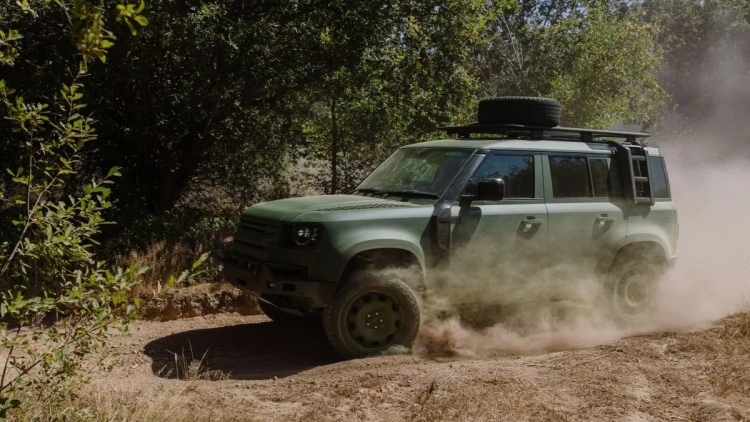 Ένα...πολεμικό Land Rover Defender