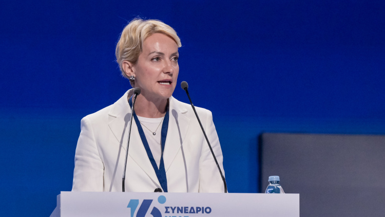 Η Σδούκου δημοσίευσε την εγγραφή της στη ΝΔ, το 1997:  Επειδή ο Φαραντούρης έχει γυρίσει 2-3 κόμματα, δεν σημαίνει πως είμαστε όλοι ίδιοι