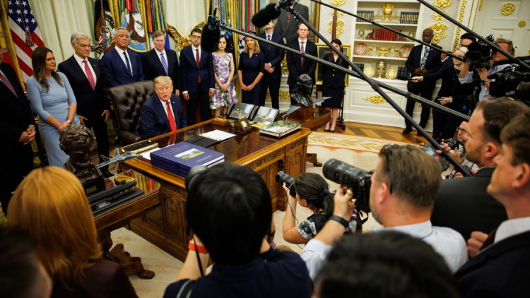 Εμπάργκο στη live κάλυψη του Τραμπ από CBS, NBC, ABC και Fox: Στο πλευρό του CNN μετά το μπλόκο του Λευκού Οίκου