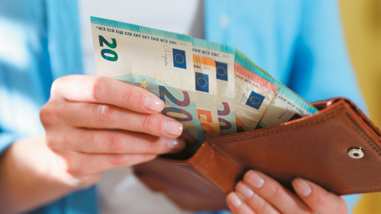 Στα €1.000 η μέση σύνταξη από τον Δεκέμβριο: Αυξήσεις για 670.000 άτομα με προσωπική διαφορά, δείτε αναλυτικά παραδείγματα