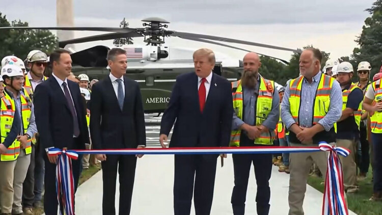 trump_leukos_oikos_hor