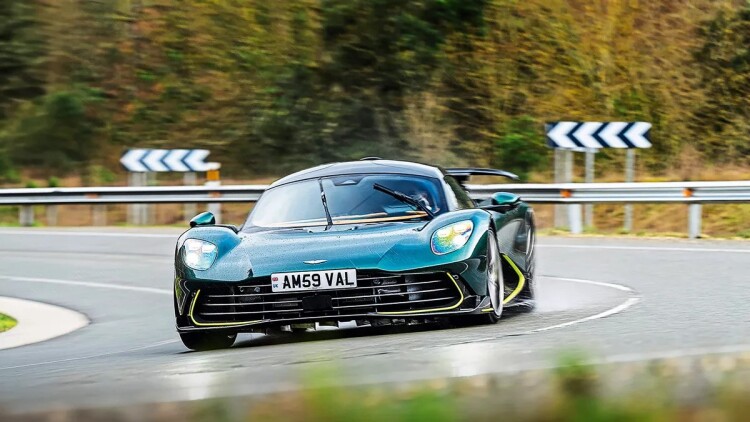 Δοκιμάζουμε την εκθαμβωτική Aston Martin Valhalla