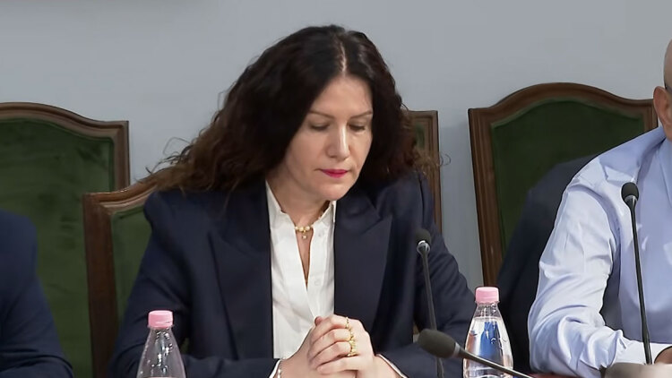 Σκάνδαλο με ερωτικό φόντο στην Αλβανία: «Θα καταλήξουμε άσχημα, ψυχή μου» - Τα sms της πρώην επικεφαλής της Υπηρεσίας Πληροφοριών με επιχειρηματία

