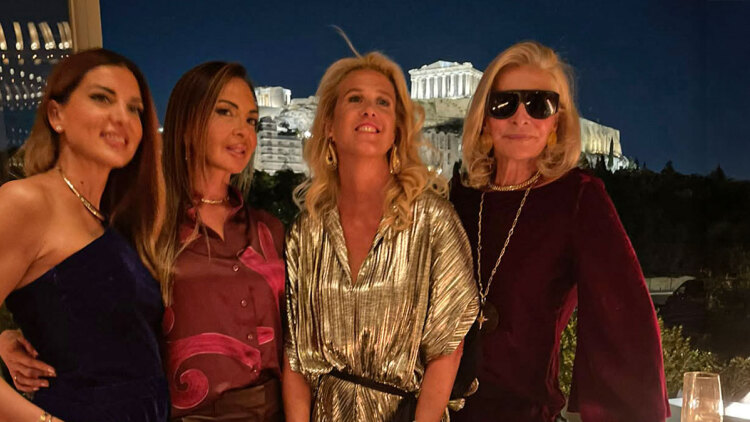 Δια χειρός Θέμιδας Ζουγανέλη και Αλεξάνδρας Σταθοκωστοπούλου το «art de la table» στο Διόνυσος Zonar's: Μια βραδιά με υψηλές παρουσίες και φόντο την Ακρόπολη