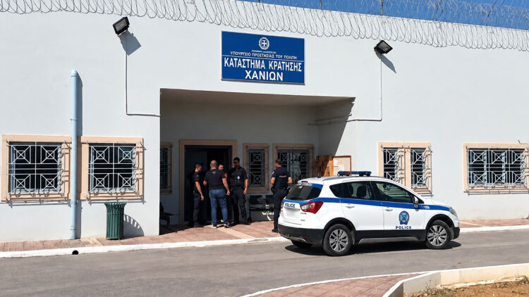 Ισοβίτης καλλιεργούσε κάνναβη δίπλα στις φυλακές Χανίων: Είχε πυροβολήσει με Καλάσνικοφ τρεις αστυνομικούς στις Μαλάδες το 2008
