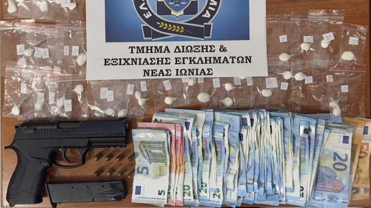 Δύο συλλήψεις για διακίνηση κοκαΐνης στη Νέα Ιωνία, κατασχέθηκαν πιστόλι και φυσίγγια
