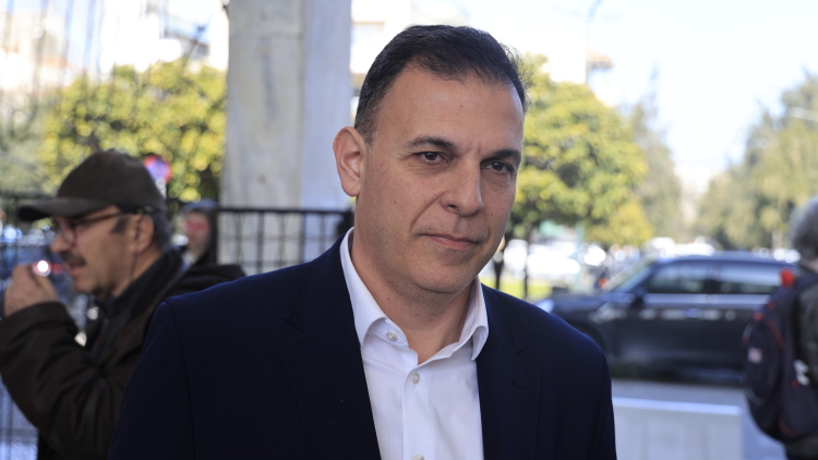 Ο Καραμέρος το τερμάτισε: «Η κυβέρνηση κάνει βίαιη πλασμαφαίρεση στους πολίτες και δεν τους επιστρέφει το αίμα», δείτε βίντεο