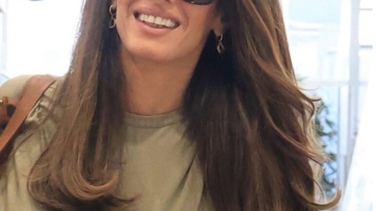 Η Amal Clooney αποδεικνύει ότι μπορούμε να μένουμε κομψές και στο αεροδρόμιο
