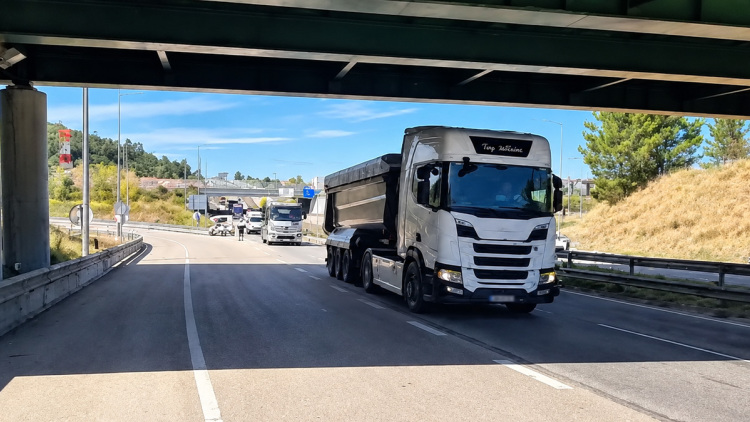 Πορεία 500 φορτηγών και κλάξον κατά της αύξησης των τιμών των καυσίμων στην Πορτογαλία
