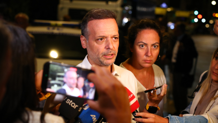 Δούκας από την Πλάκα: H έκρηξη μπορεί να οφείλεται σε εκτεταμένη διαρροή - Είναι μεγάλη καταστροφή
