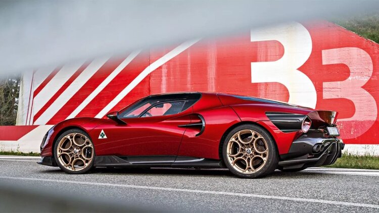 Το supercar της Alfa Romeo στο Παρίσι
