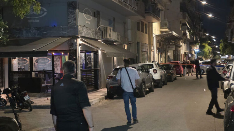 Συναγερμός στον Άγιο Παντελεήμονα: «Γάζωσαν» καφέ και τραυμάτισαν 10χρονο κορίτσι, δείτε βίντεο και φωτογραφίες