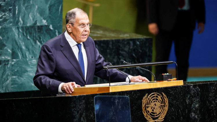 Ρωσική επίθεση από το βήμα του ΟΗΕ: Η Ευρώπη κάνει ό,τι μπορεί για ν' αποτρέψει τα ειρηνευτικά σχέδια για την Ουκρανία, λέει ο Λαβρόφ