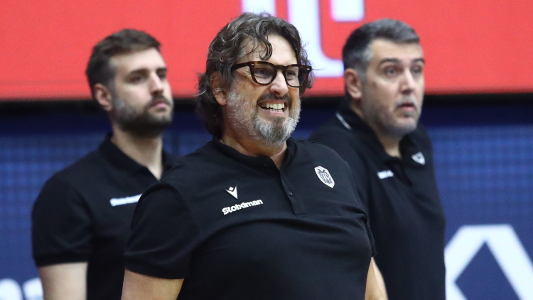 Τρινκιέρι: «Ακόμη προσπαθώ να καταλάβω τι συνεργασία θα πρέπει να έχω με τους διαιτητές και το πώς θα το αντιμετωπίσουμε»