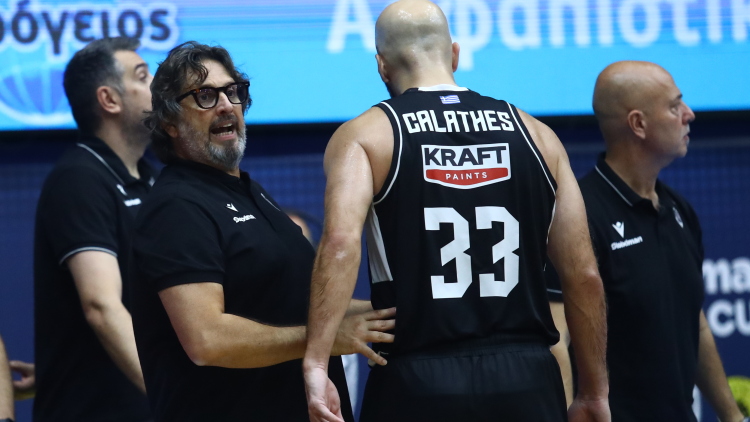 Τρινκιέρι σε δημοσιογράφο μετά τον τελικό του Stoiximan Super Cup: «Πως σου φάνηκε η διαιτησία; εγώ δεν έχω καθαρή εικόνα», βίντεο