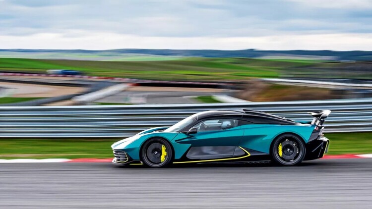 Κάτι καλό «μαγειρεύει» η Aston Martin