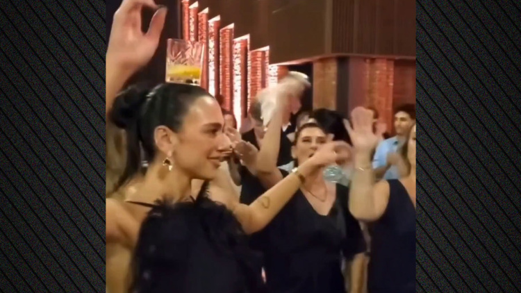 Το viral βίντεο της Ντούα Λίπα: Χόρεψε σε οικογενειακό γλέντι στο Κόσοβο με ποτήρι στο κεφάλι