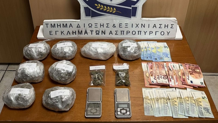 Συνελήφθησαν δύο άτομα για διακίνηση ναρκωτικών στην Αγία Βαρβάρα, τα έκρυβαν μέσα σε κούφωμα στην κουζίνα του σπιτιού, δείτε βίντεο