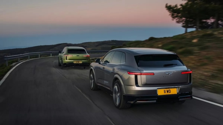 Bentley: Φρένο στην ηλεκτροκίνηση