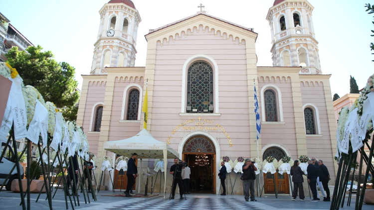 Συγγενείς, φίλοι και άνθρωποι του ελληνικού μπάσκετ λένε το τελευταίο αντίο στον Σούλη Μαρκόπουλο    