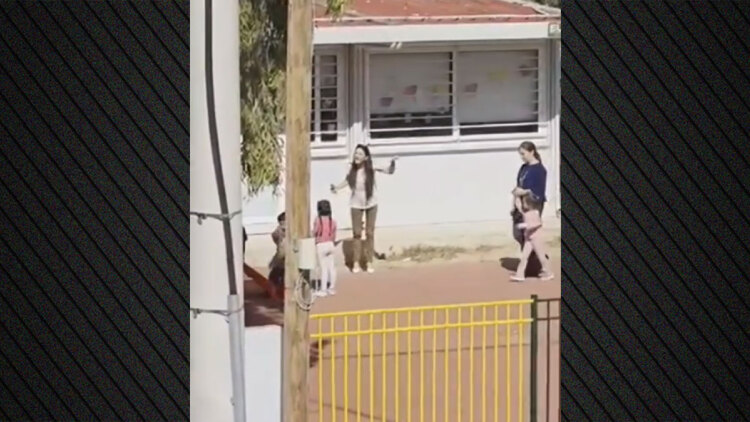 «Σας έφαγα, ντροπή σας!»: Διευθύντρια νηπιαγωγείου στα Άνω Λιόσια φώναζε στα παιδιά, τα έβαλε και με τους περαστικούς που αντέδρασαν - Αποφασίστηκε η μετακίνησή της, δείτε βίντεο